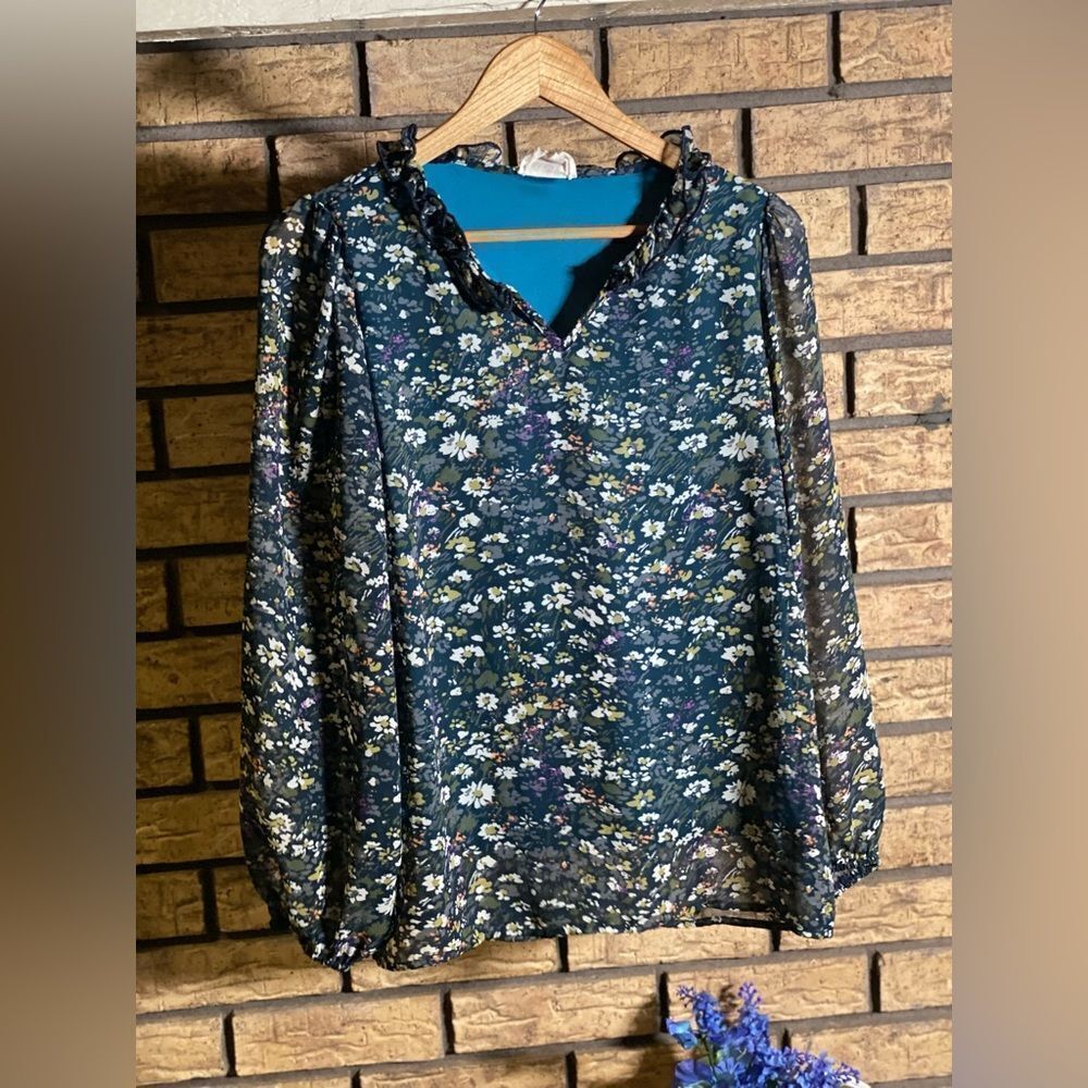 Betsys boutique long sleeve top‎